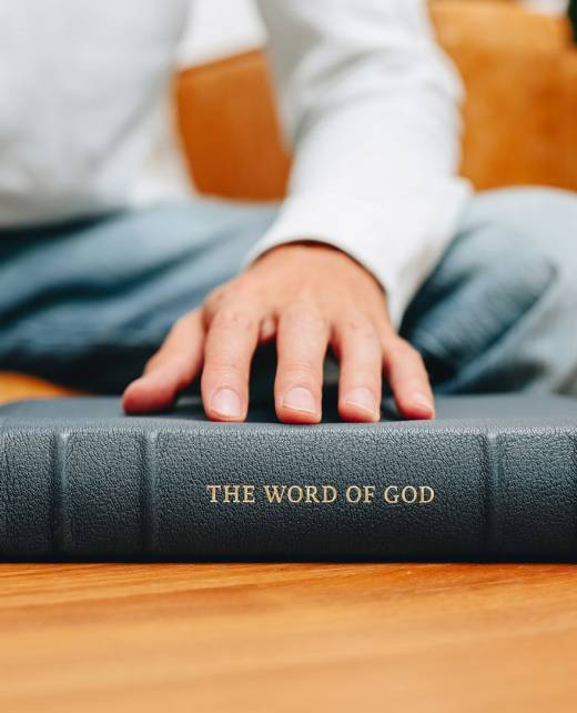 hombre-biblia hombre-biblia